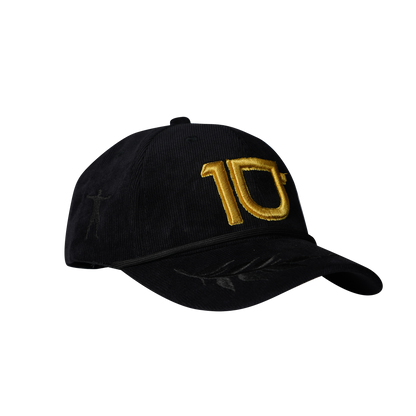 Gorra 10 Gold Black negra con bordado dorado, vista lateral by James Rodríguez